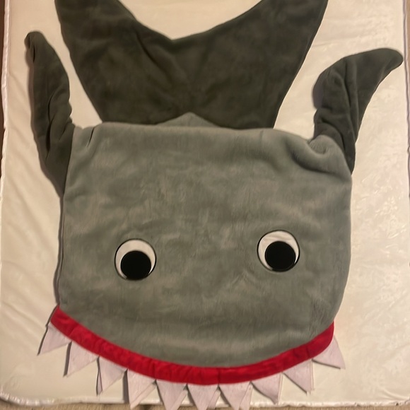 Blankie Tails - Wearable Shark Blanket - Shark Tail Double Sided Cozy - Picture 3 of 4